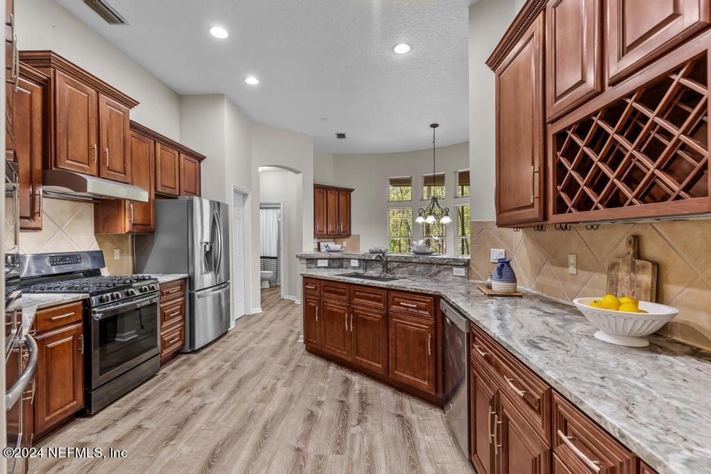 2310 W CLOVELLY Lane