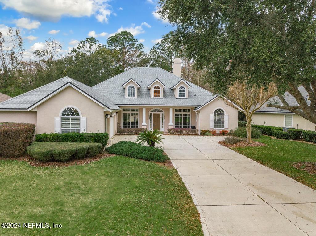 2310 W CLOVELLY Lane