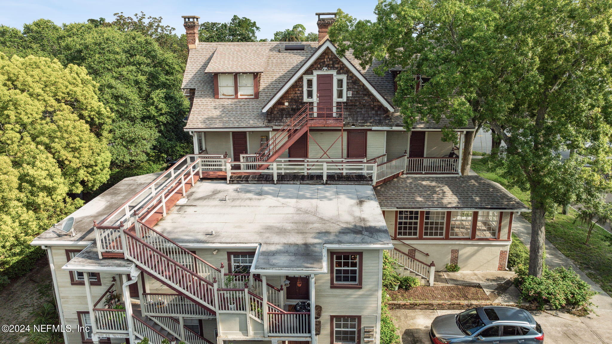 2114 OAK Street