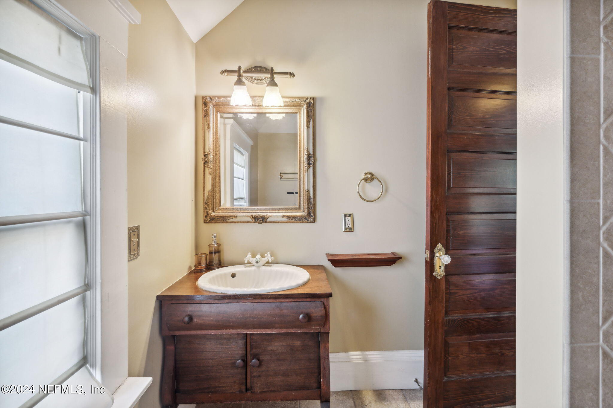 2114 OAK Street