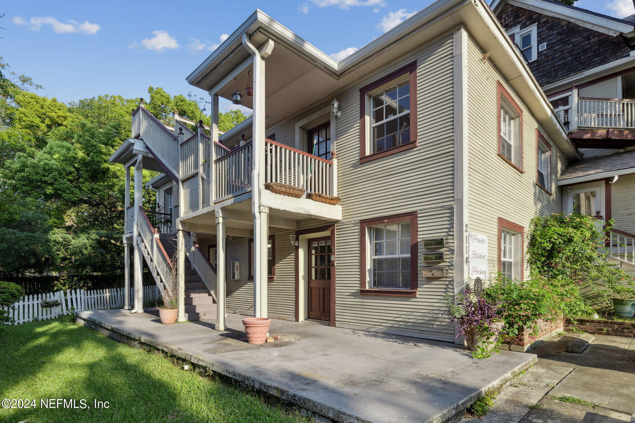 2114 OAK Street