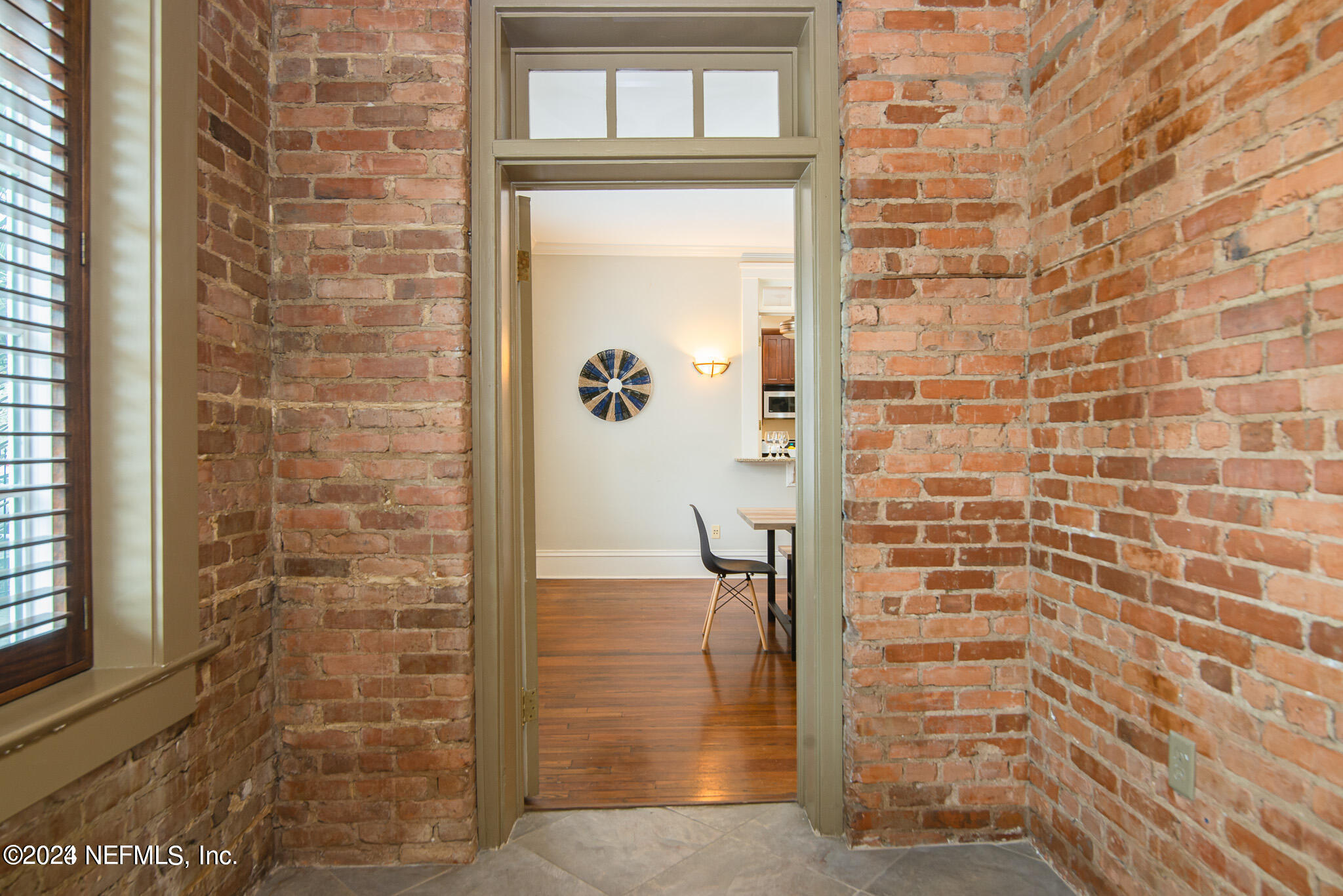 2005 HERSCHEL Street, 2