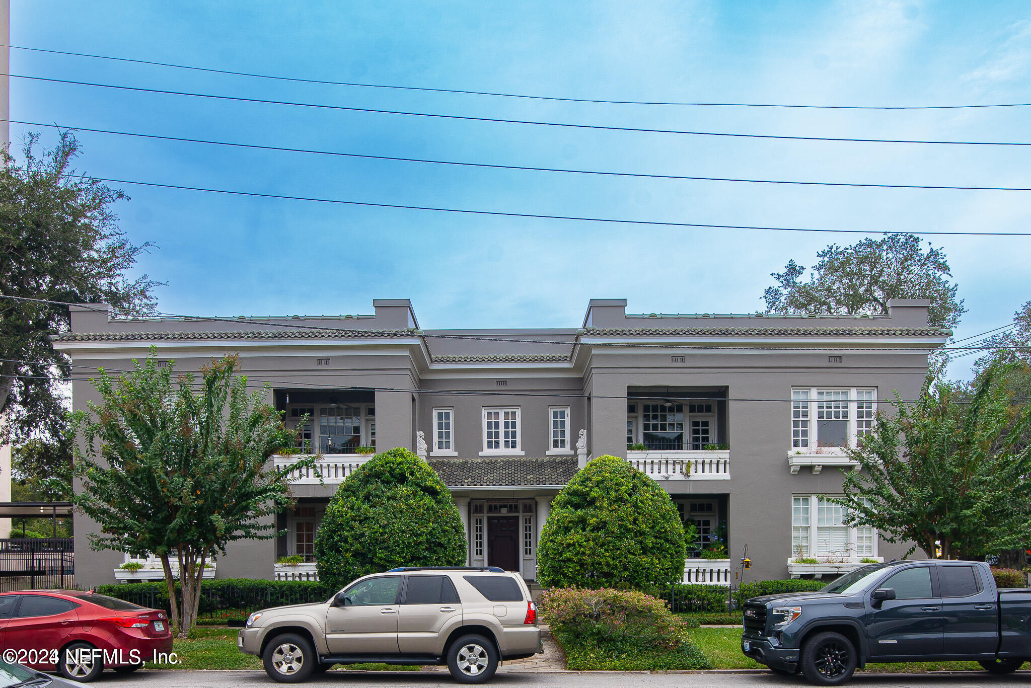 2005 HERSCHEL Street, 2