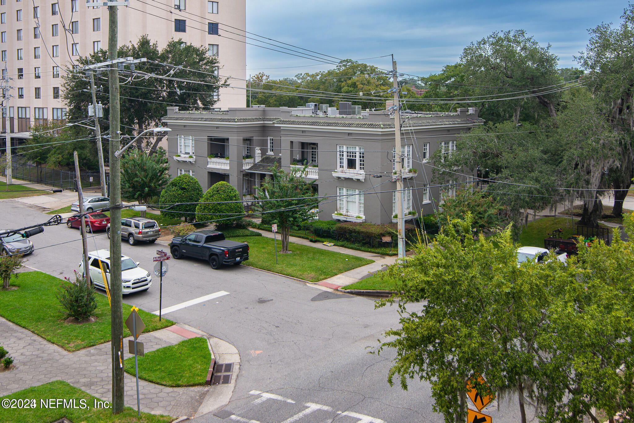2005 HERSCHEL Street, 2