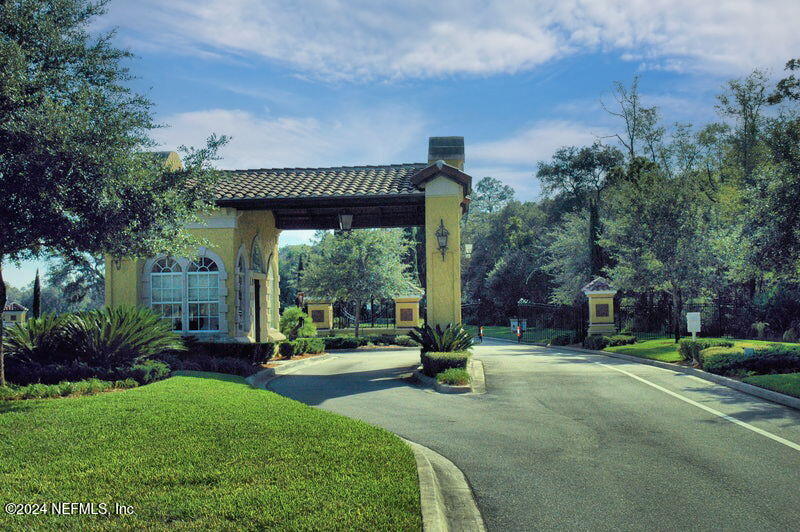9256 WATERGLEN Lane