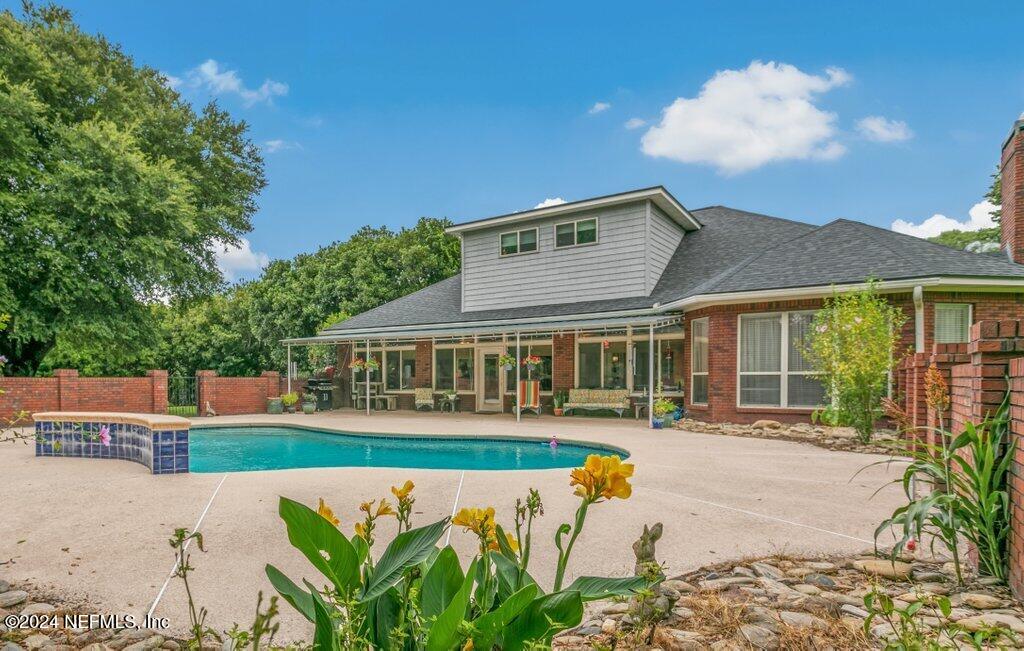 7436 WOODLAWN Road