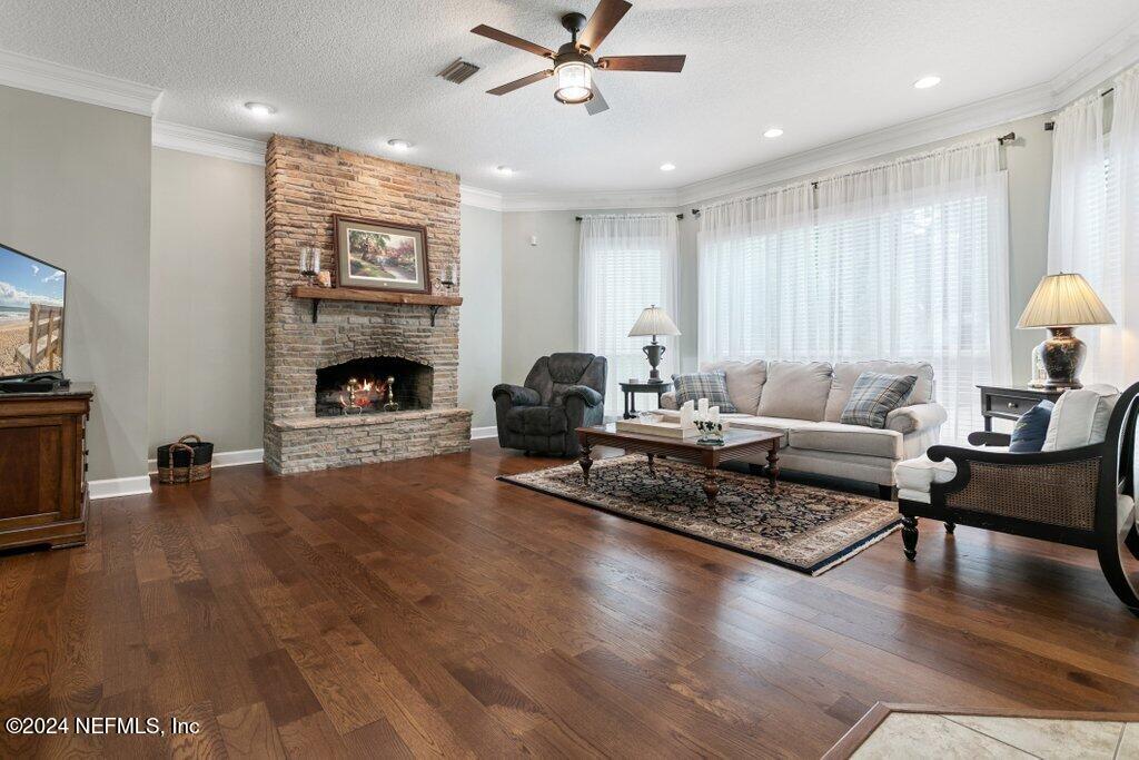 7436 WOODLAWN Road
