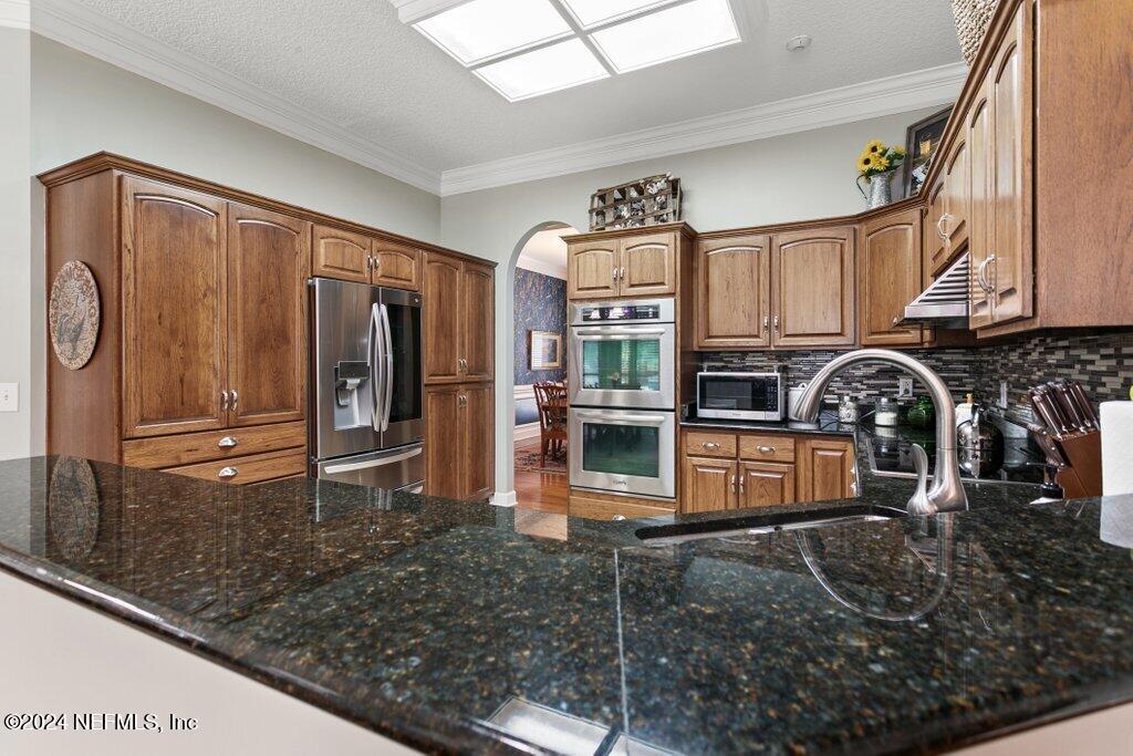 7436 WOODLAWN Road