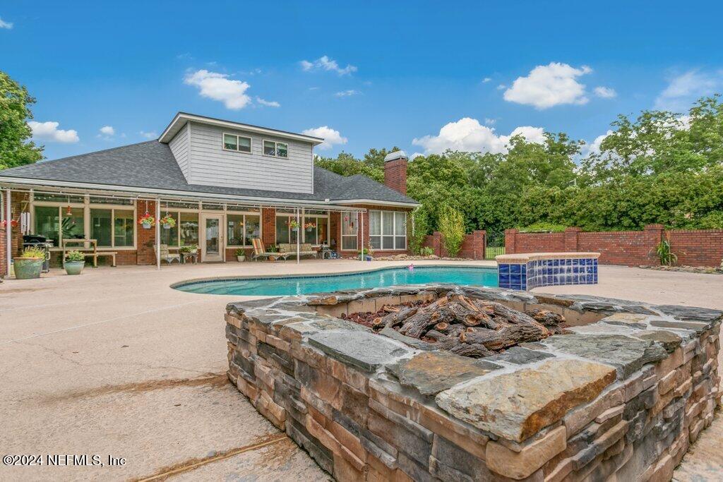 7436 WOODLAWN Road