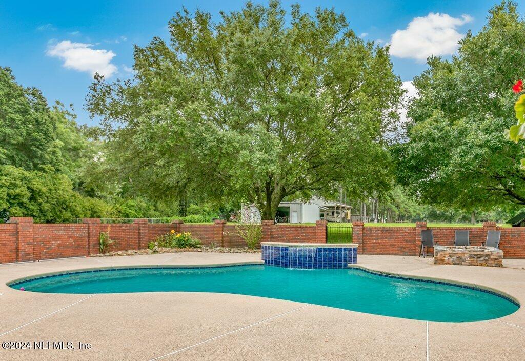 7436 WOODLAWN Road
