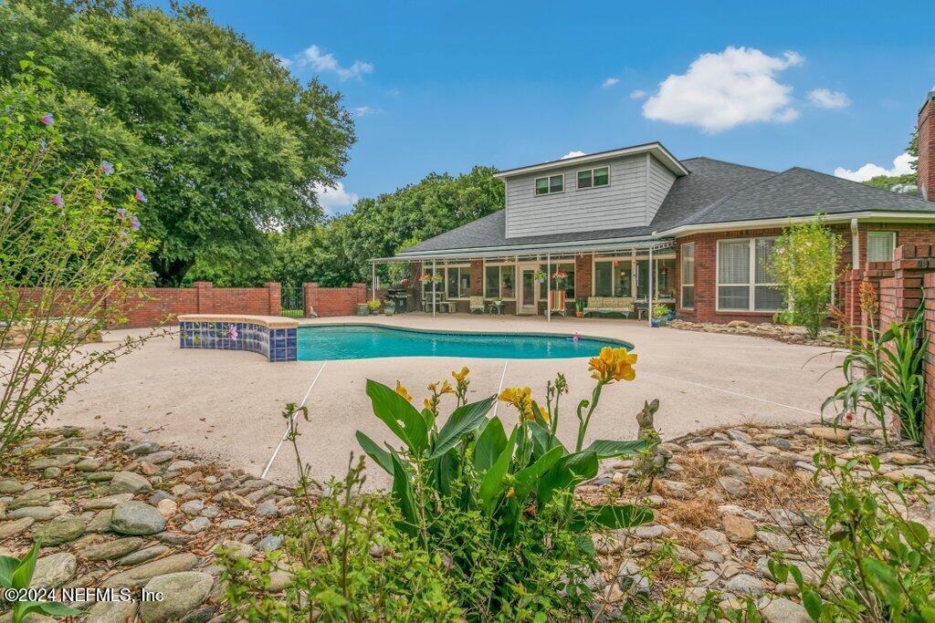 7436 WOODLAWN Road