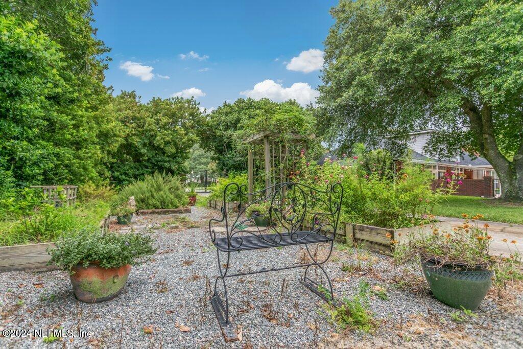 7436 WOODLAWN Road