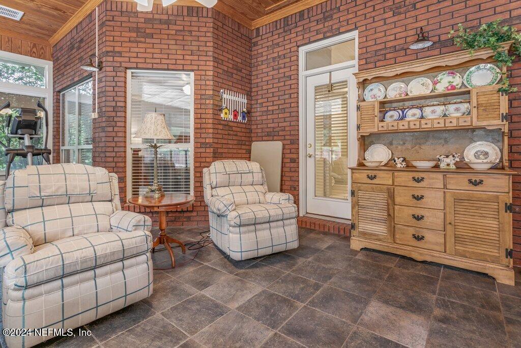 7436 WOODLAWN Road