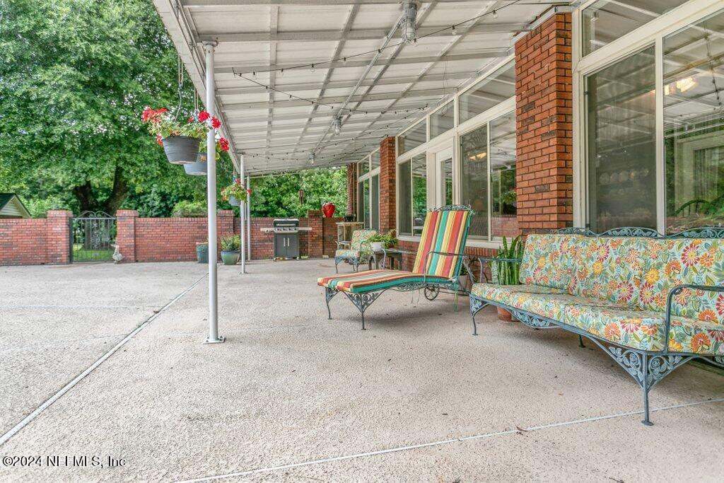 7436 WOODLAWN Road