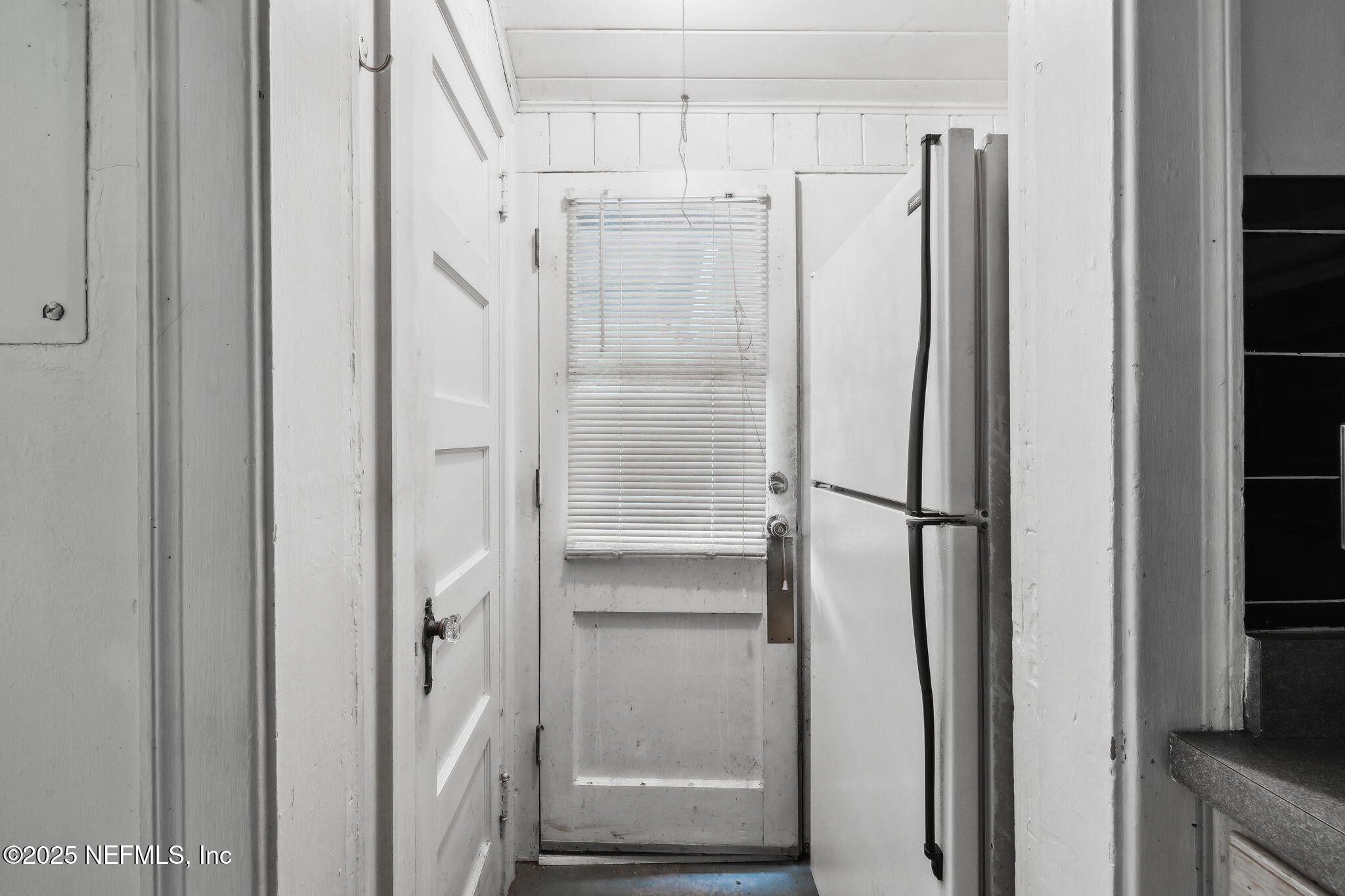2212 REDFERN Road