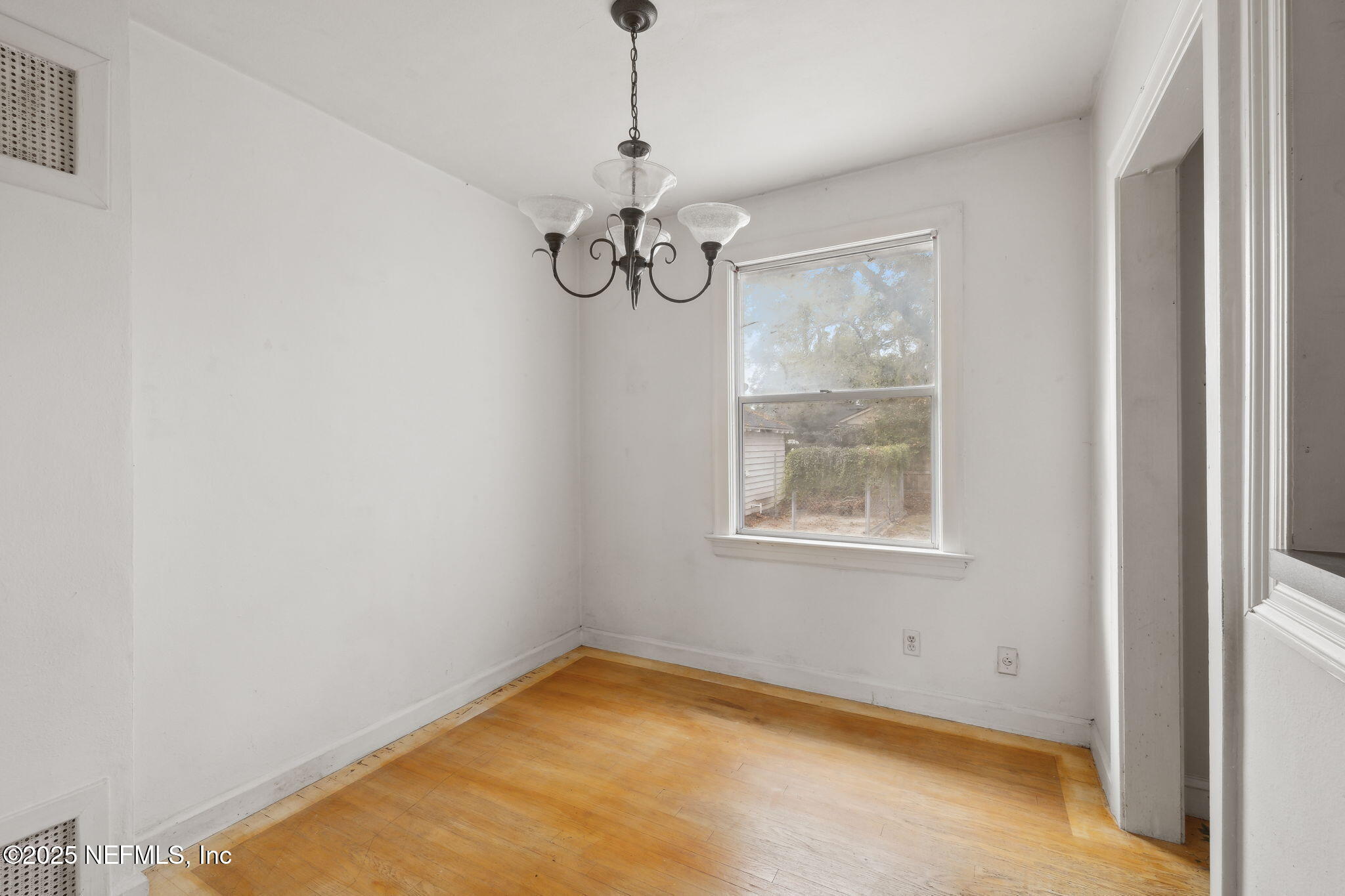2212 REDFERN Road