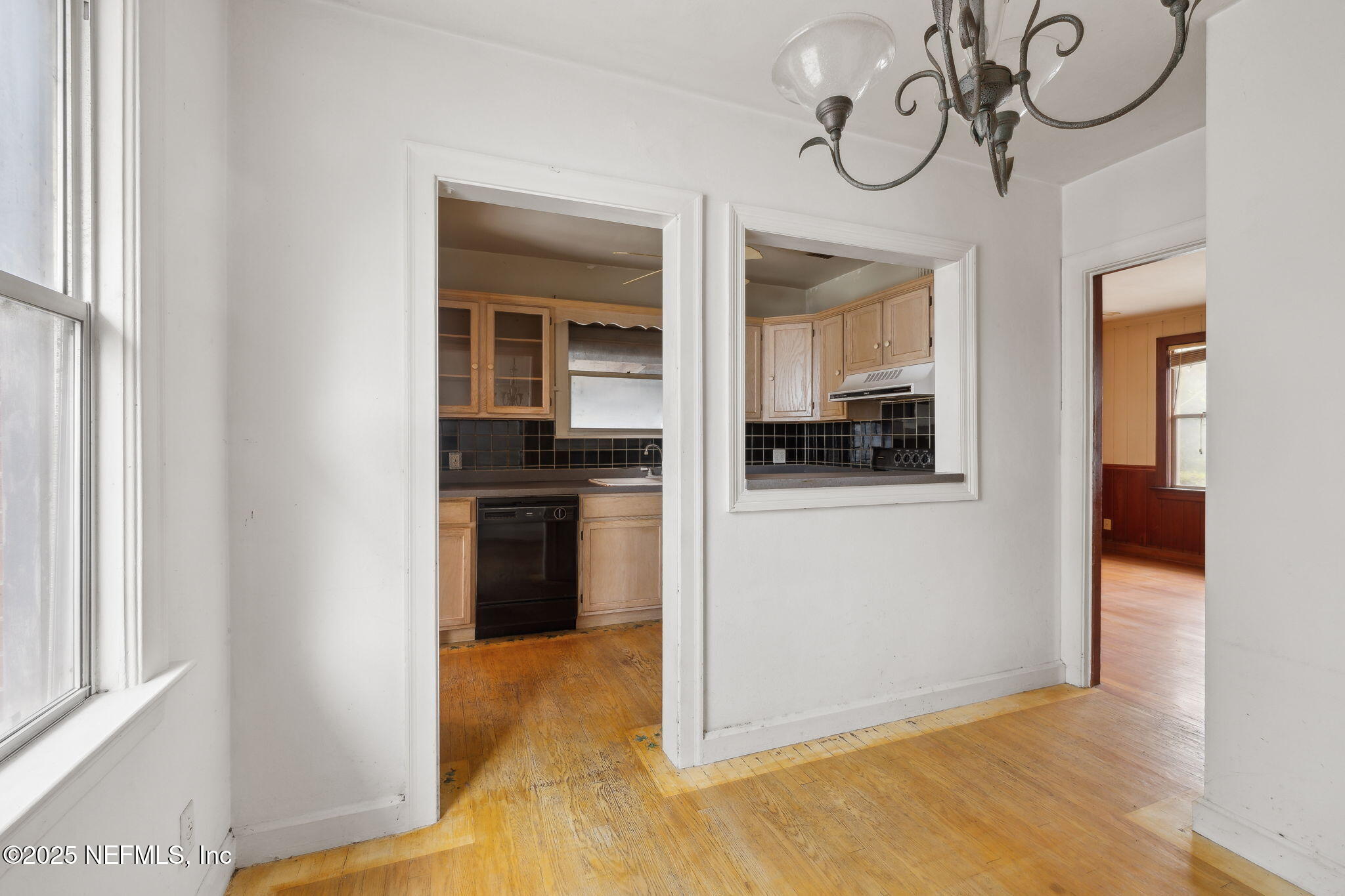 2212 REDFERN Road