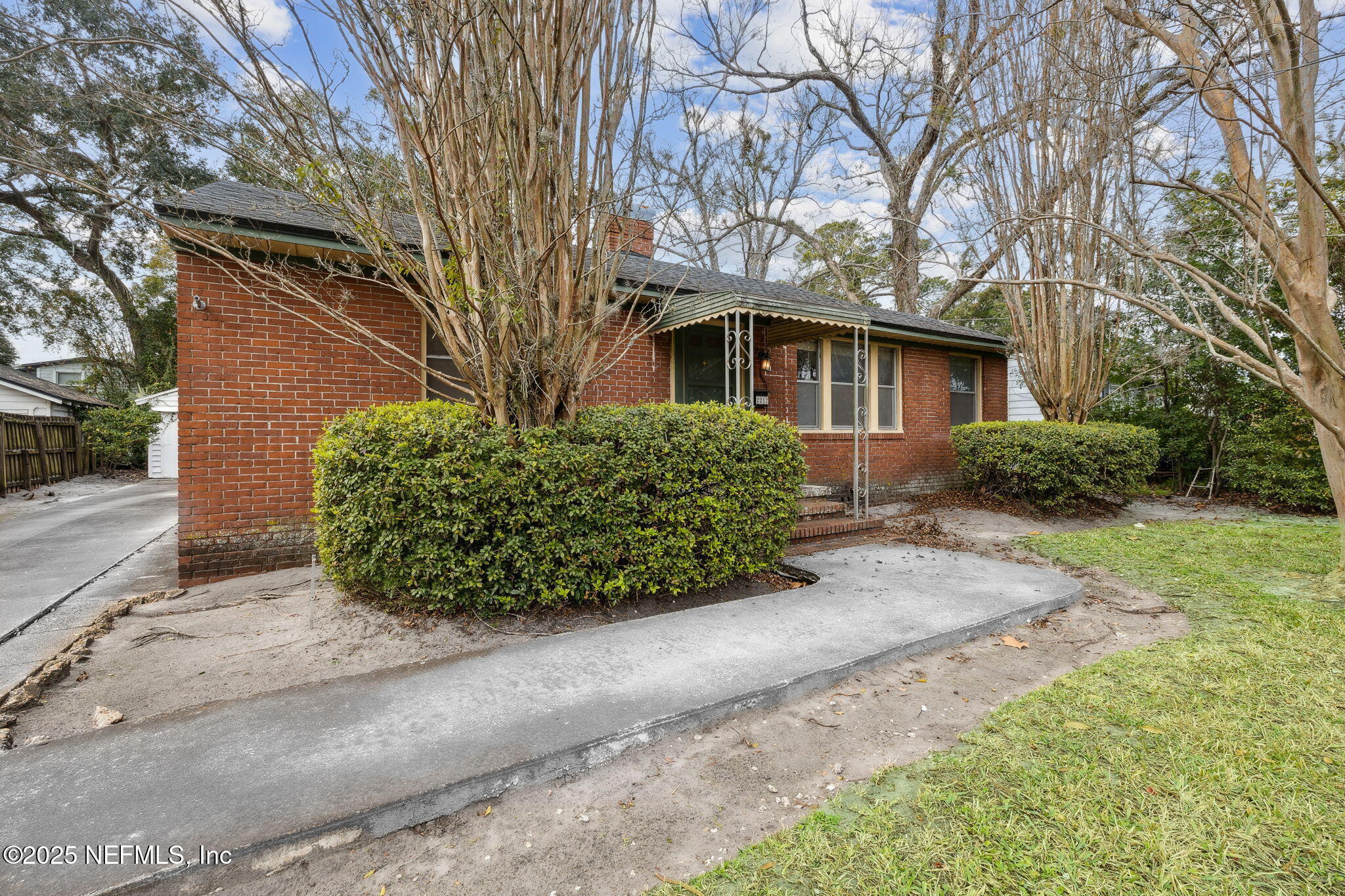 2212 REDFERN Road