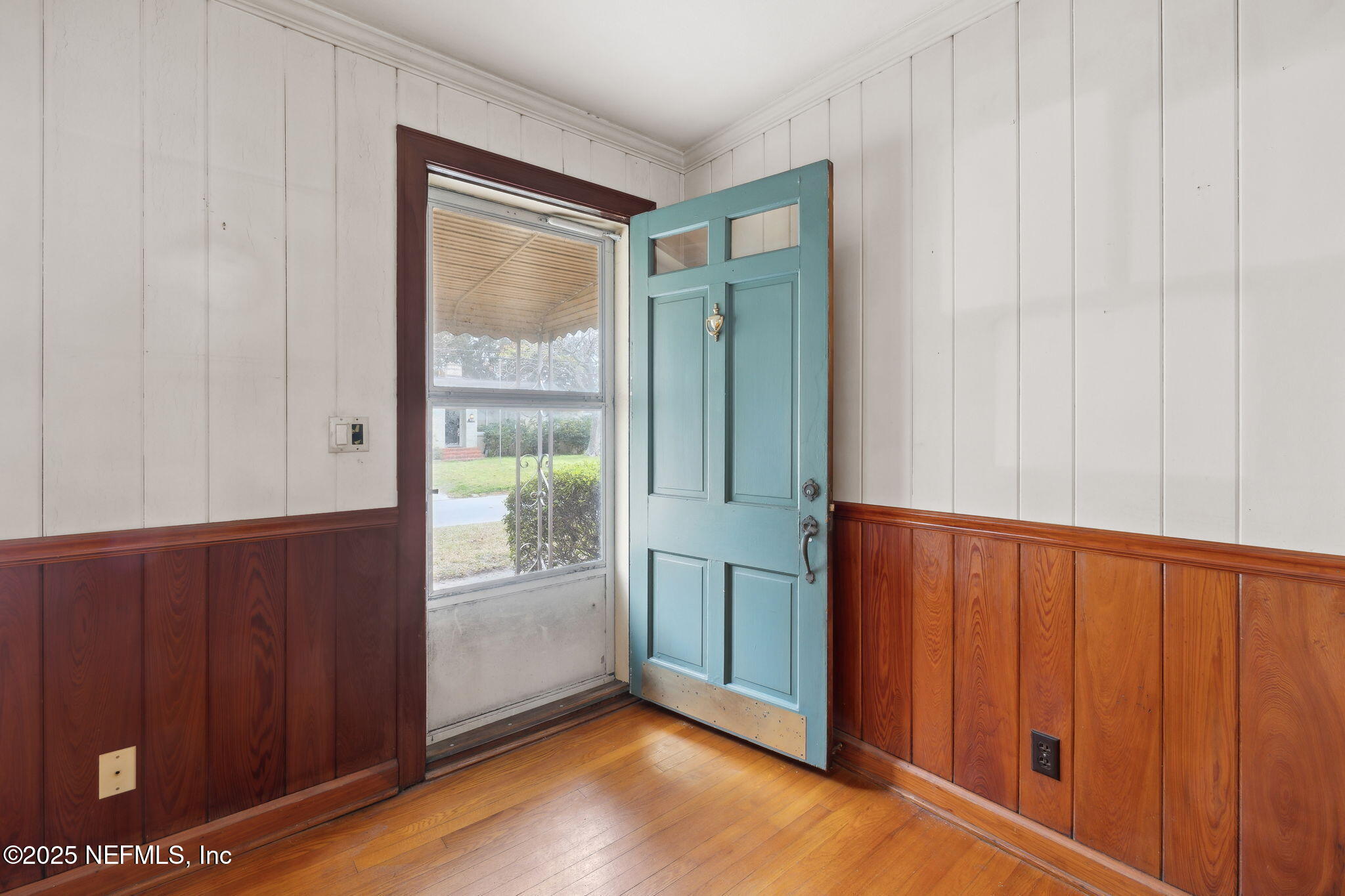 2212 REDFERN Road