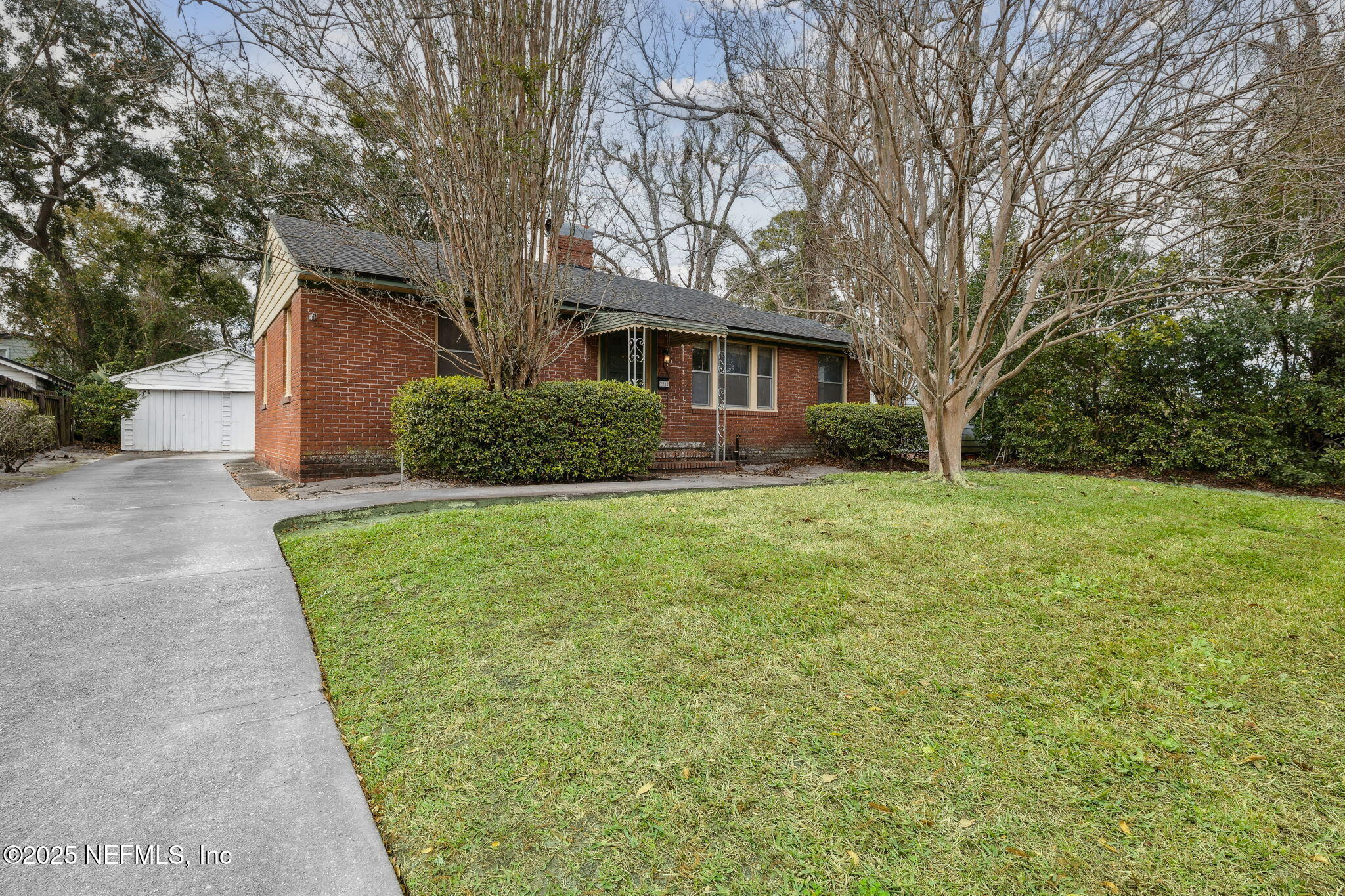 2212 REDFERN Road