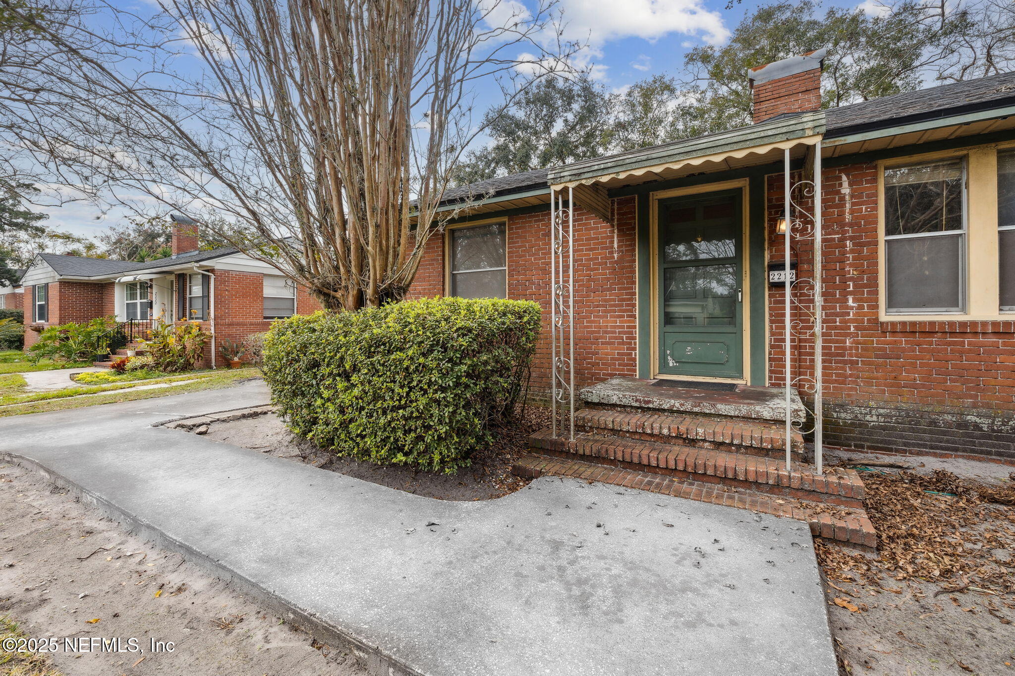 2212 REDFERN Road