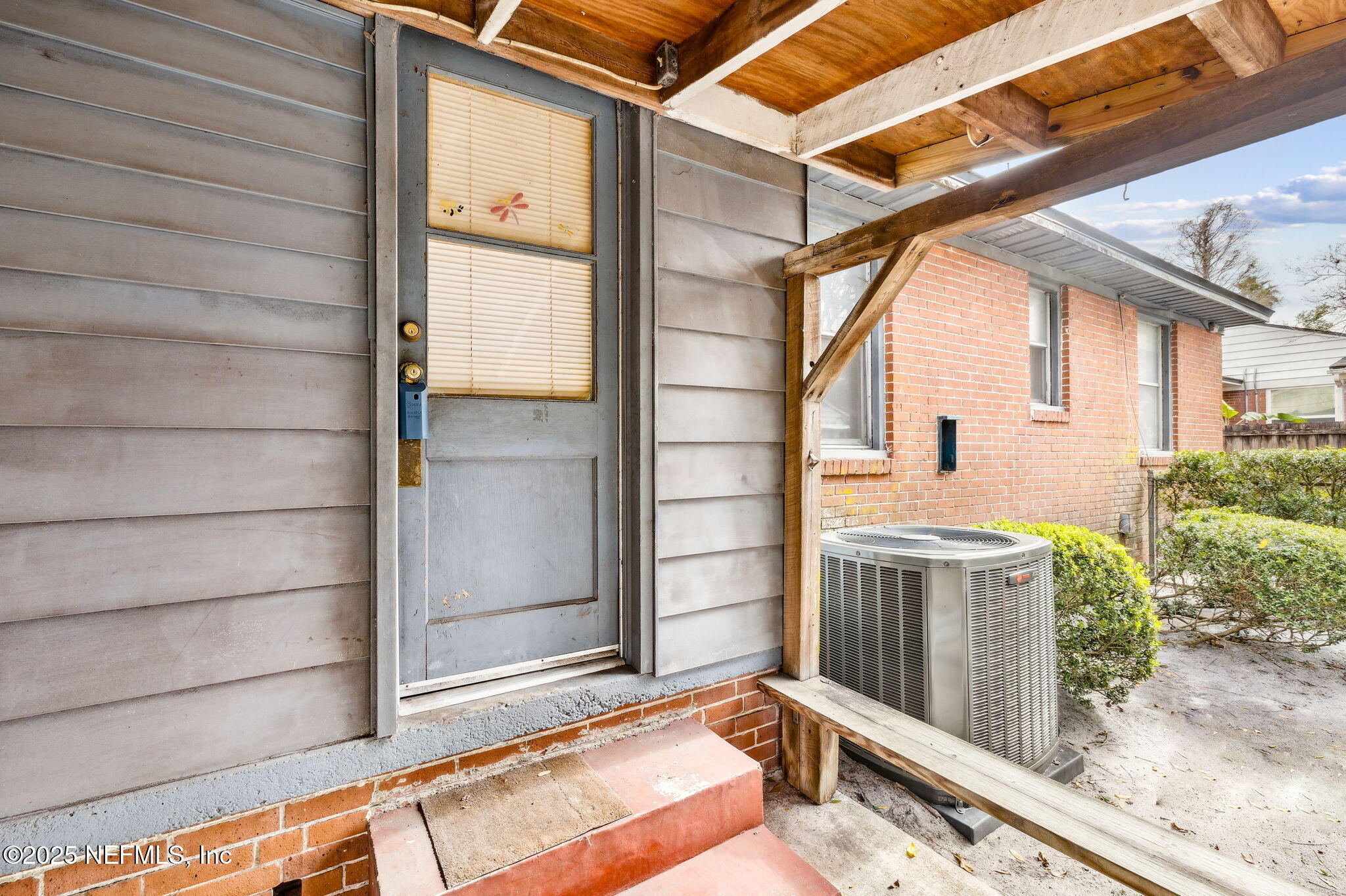 2212 REDFERN Road