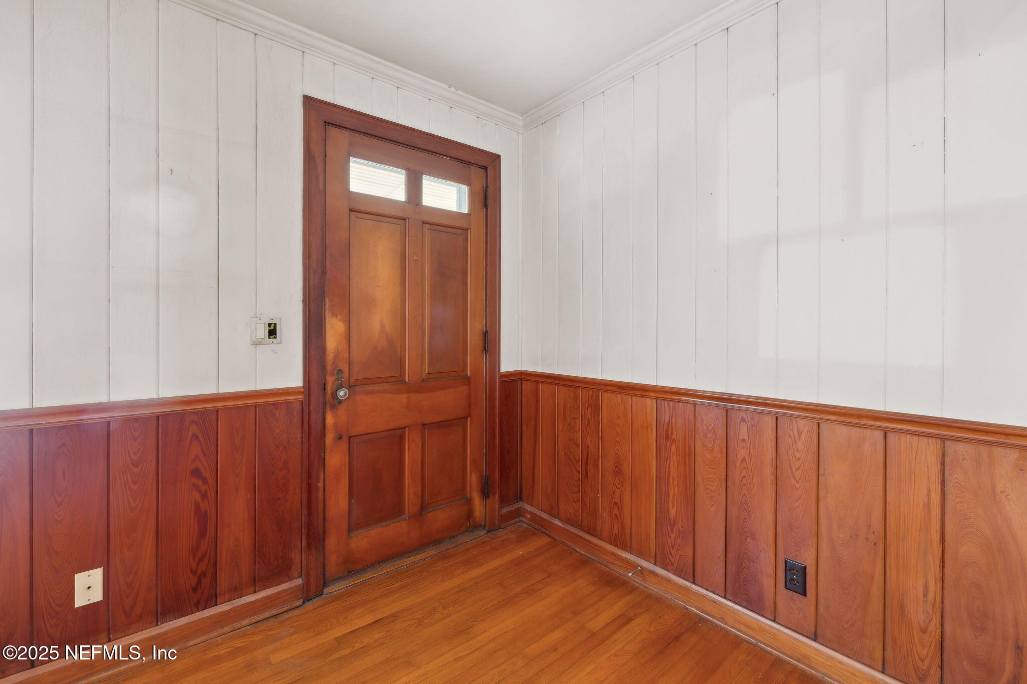 2212 REDFERN Road