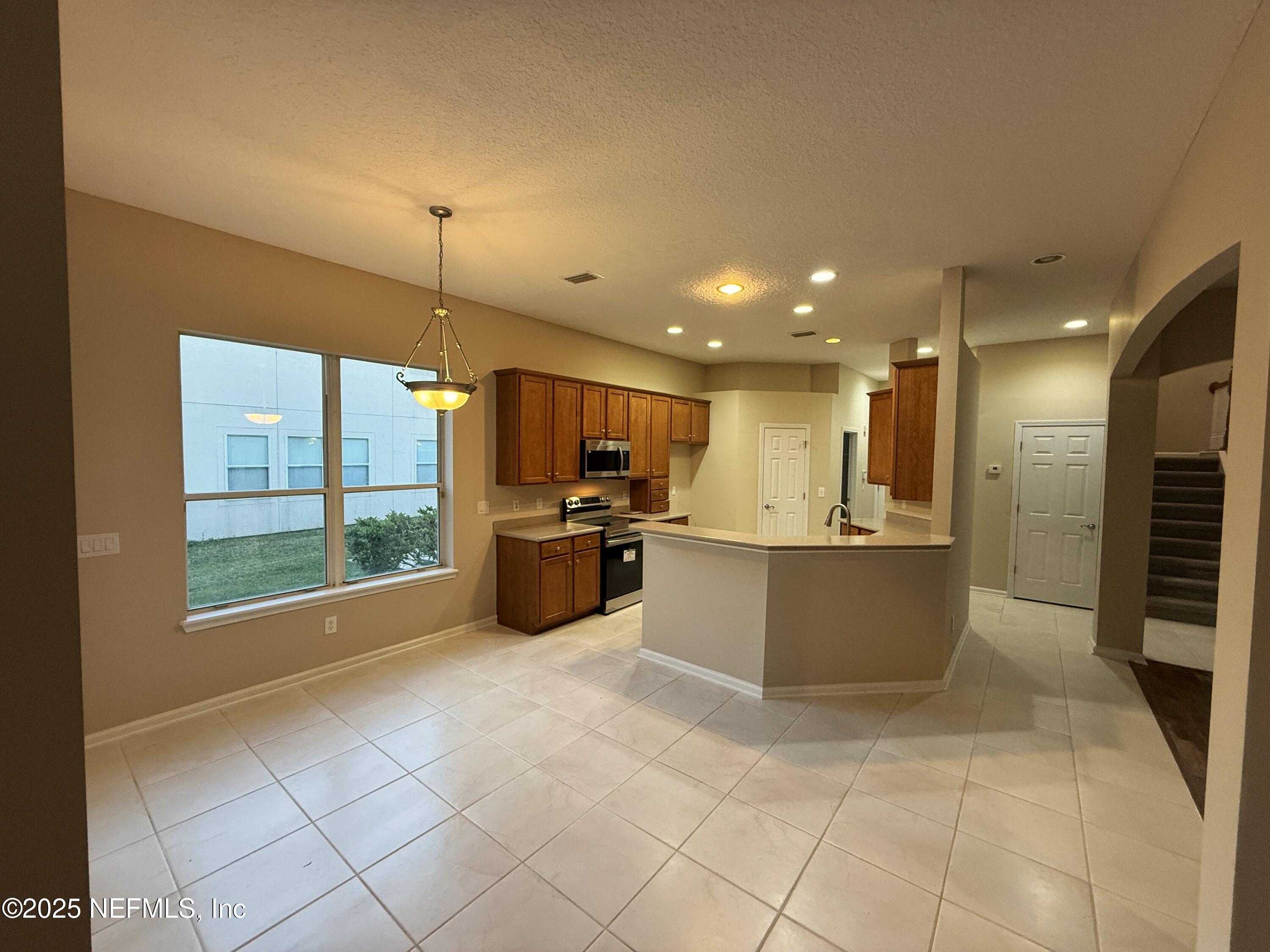 3549 VICTORIA LAKES Drive W