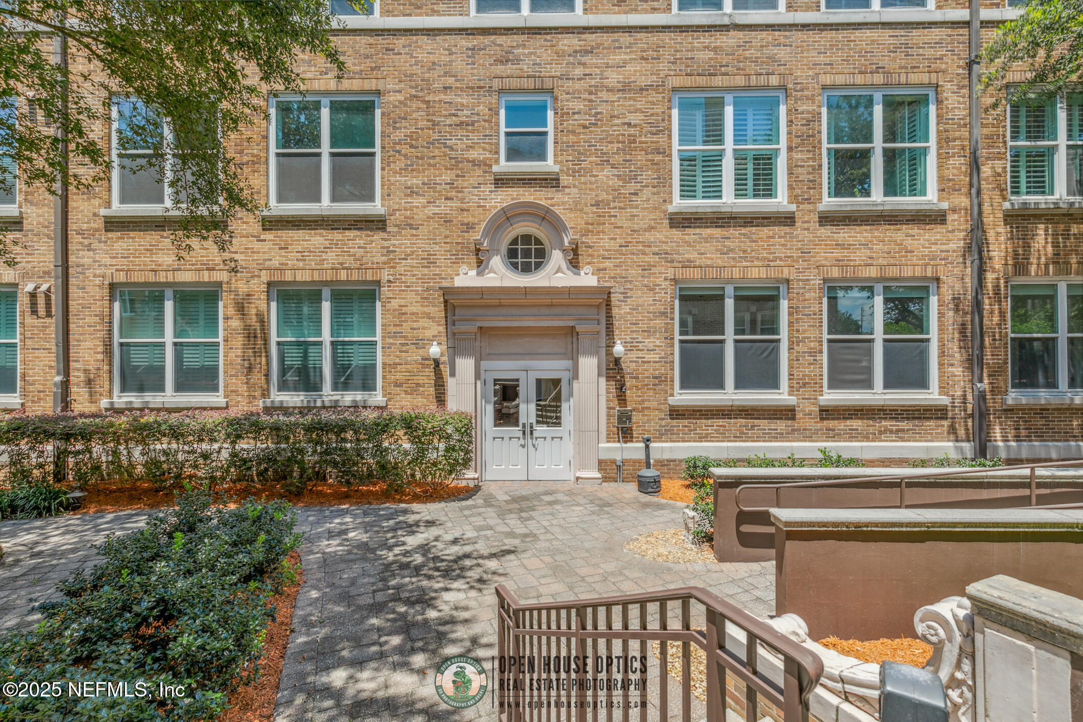 2525 COLLEGE Street, 2305