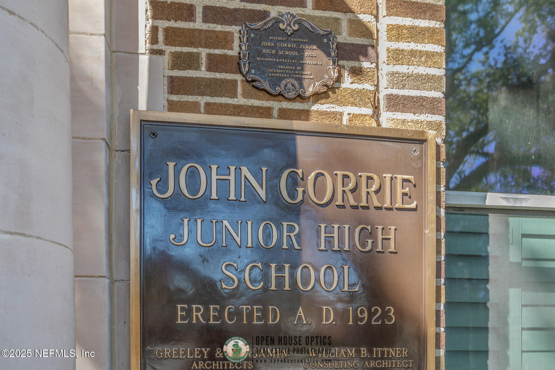 2525 COLLEGE Street, 2305