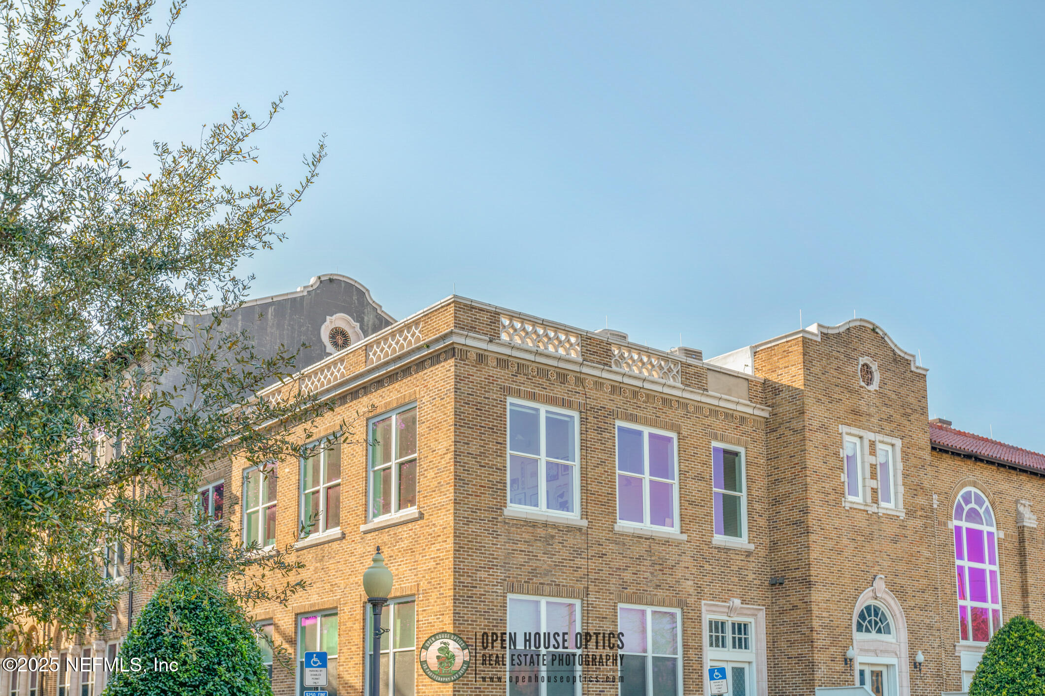 2525 COLLEGE Street, 2305