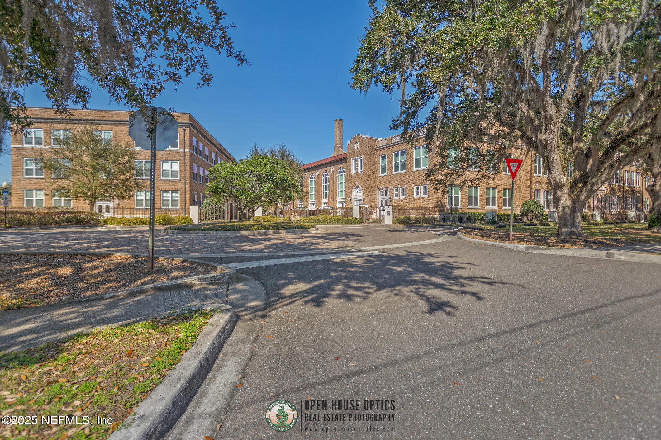 2525 COLLEGE Street, 2305