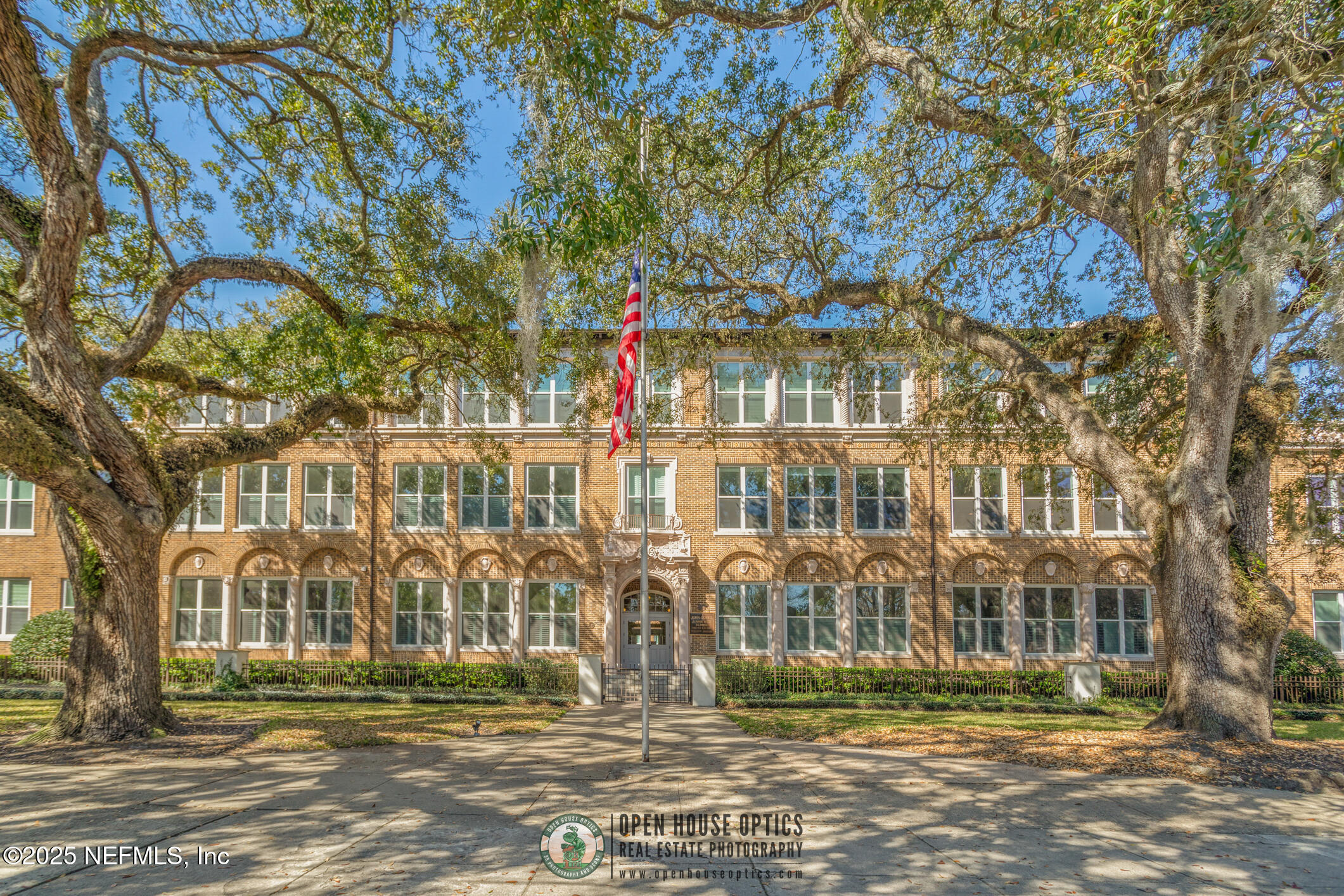 2525 COLLEGE Street, 2305