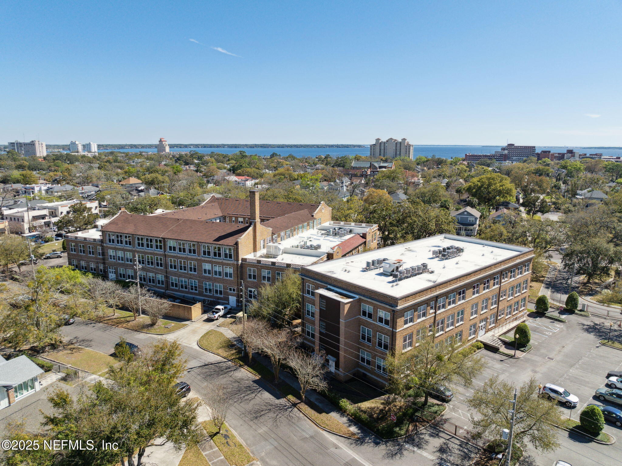 2525 COLLEGE Street, 2305