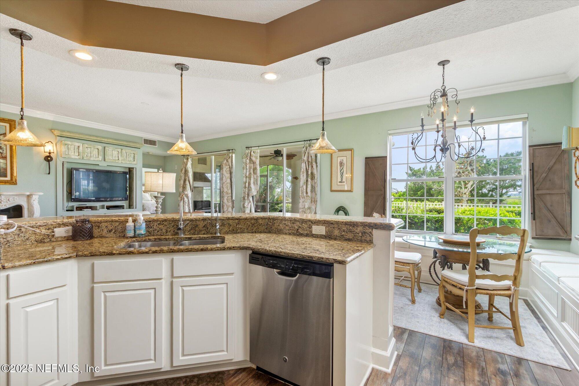 425 N OCEAN GRANDE Drive 105