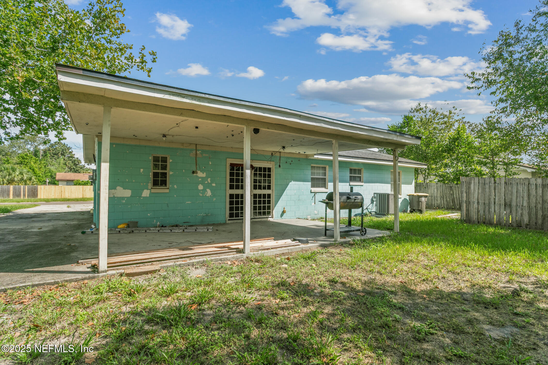 8202 OLD ENGLISH Drive
