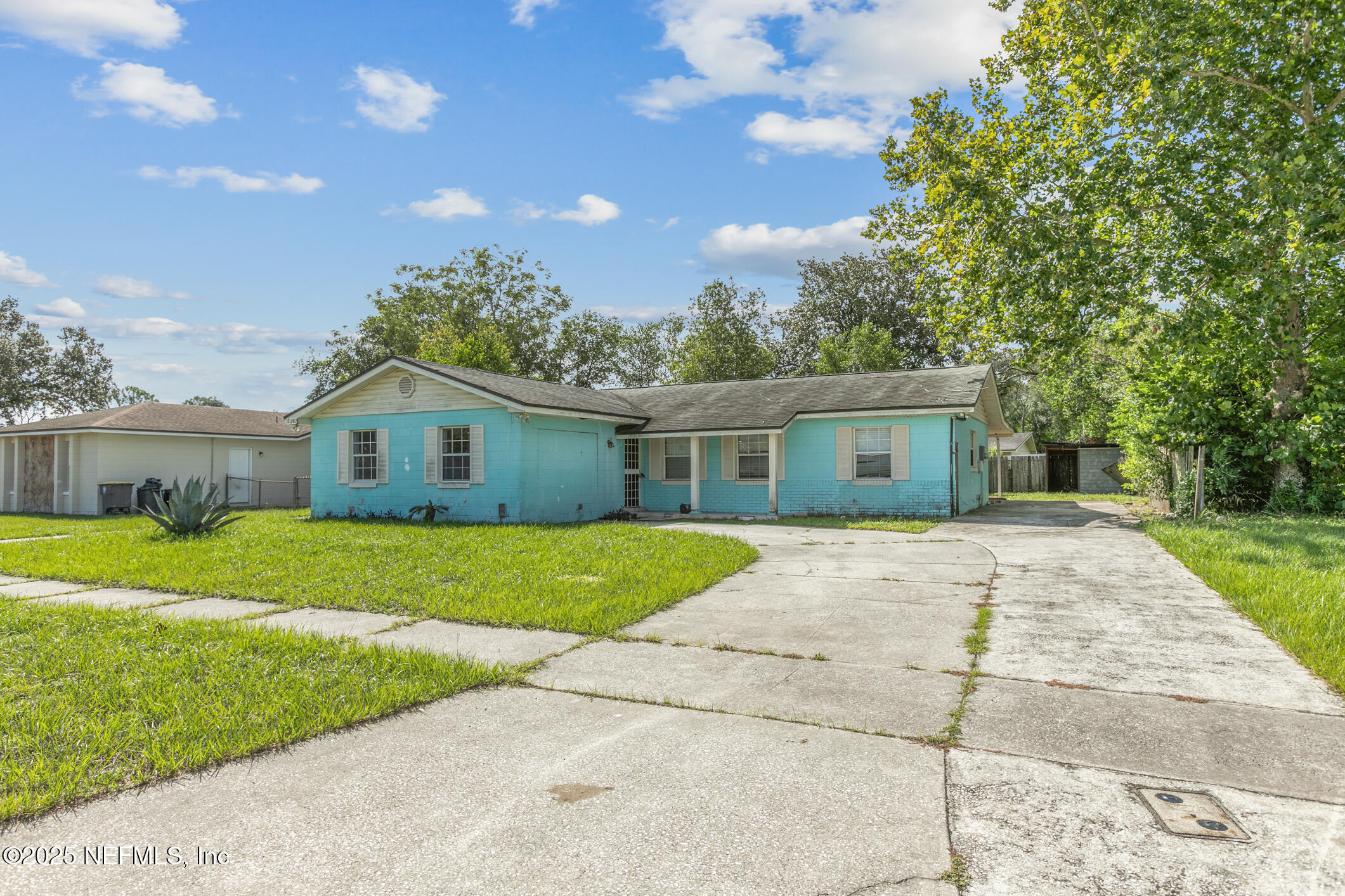 8202 OLD ENGLISH Drive