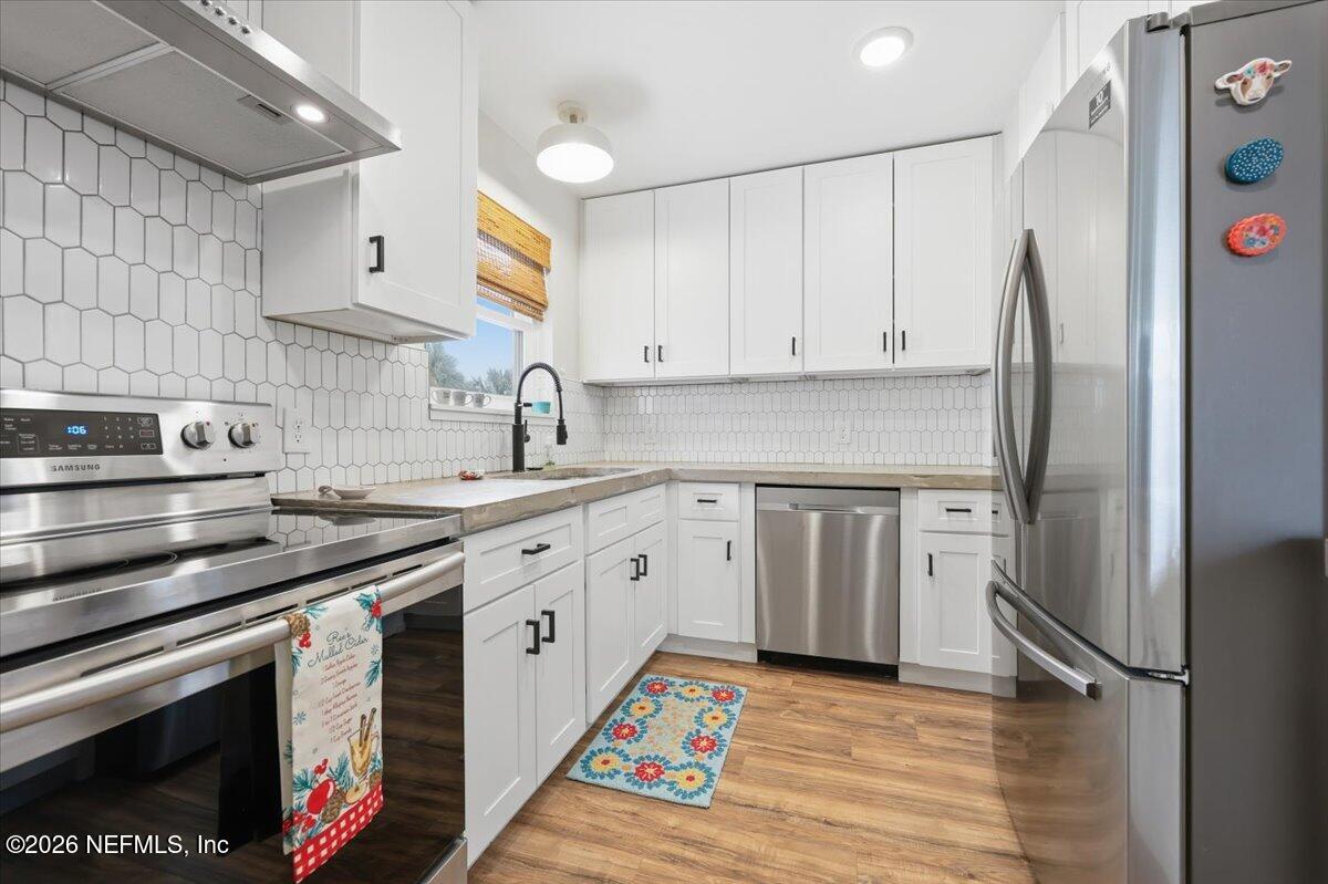 1203 16TH Avenue N