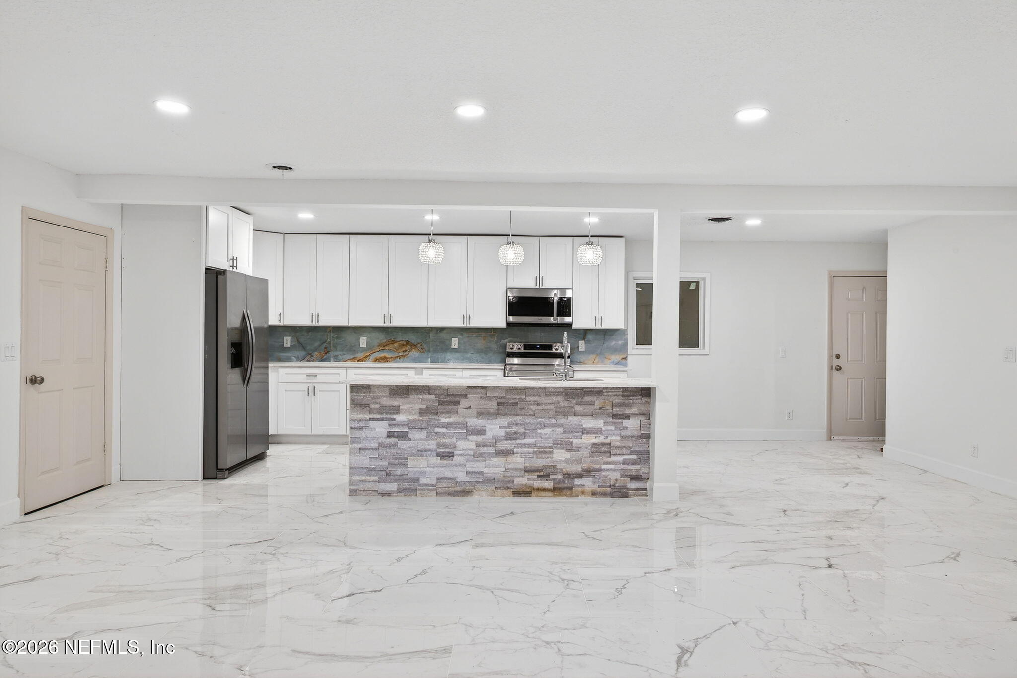 6041 HARLOW Boulevard