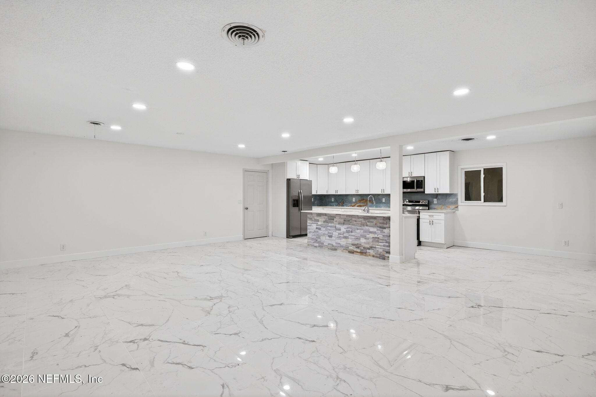 6041 HARLOW Boulevard