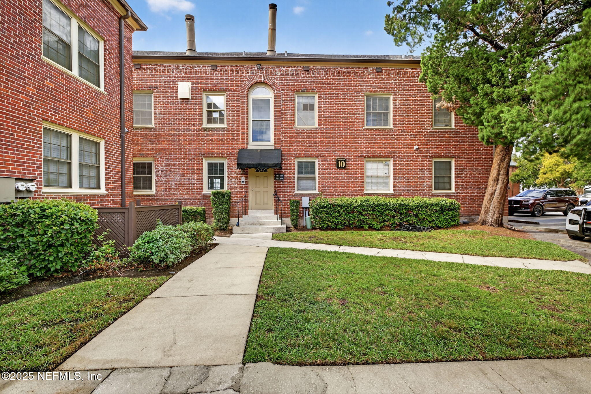 838 CEDAR Street 838