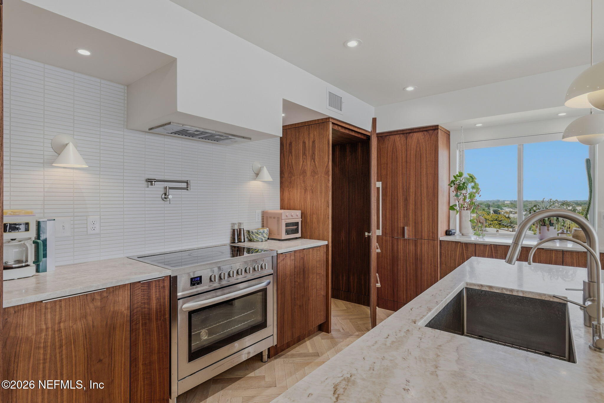 1560 LANCASTER Terrace 1006