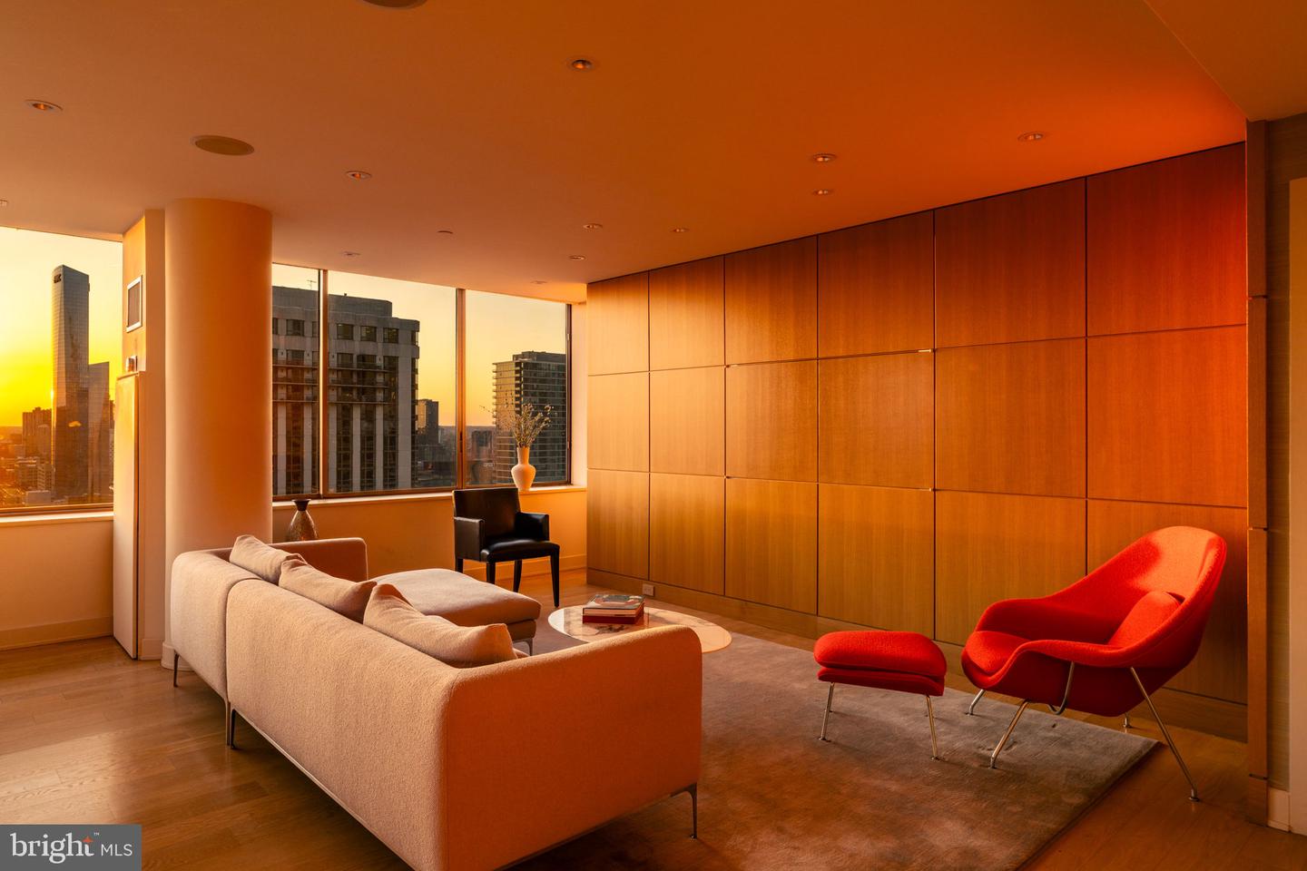 202-10 W Rittenhouse Sq #2201