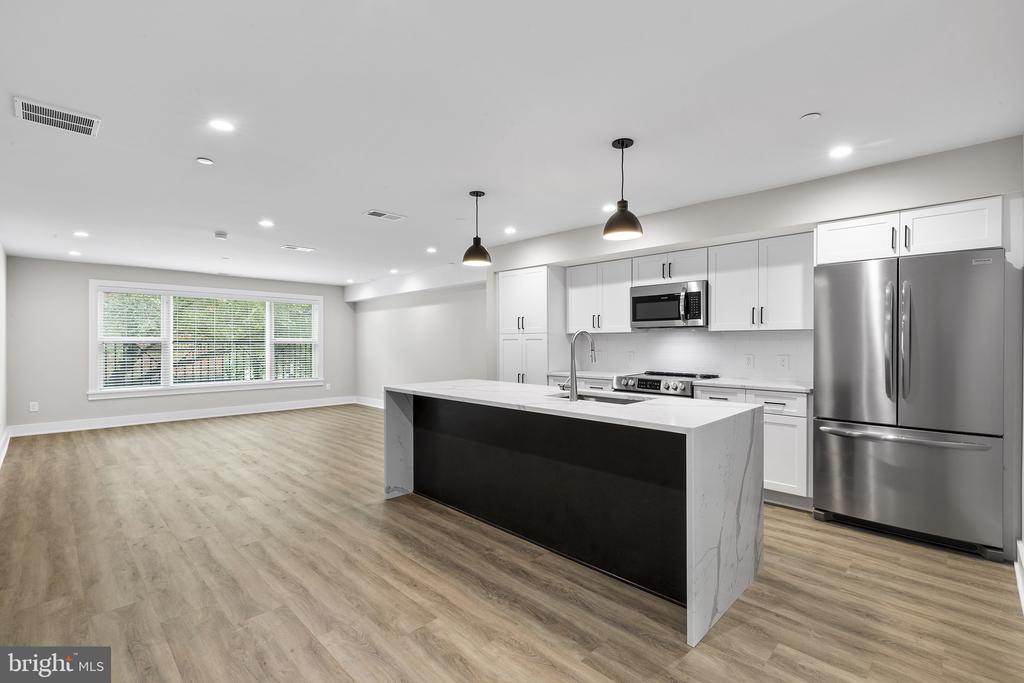 2144 LOMBARD