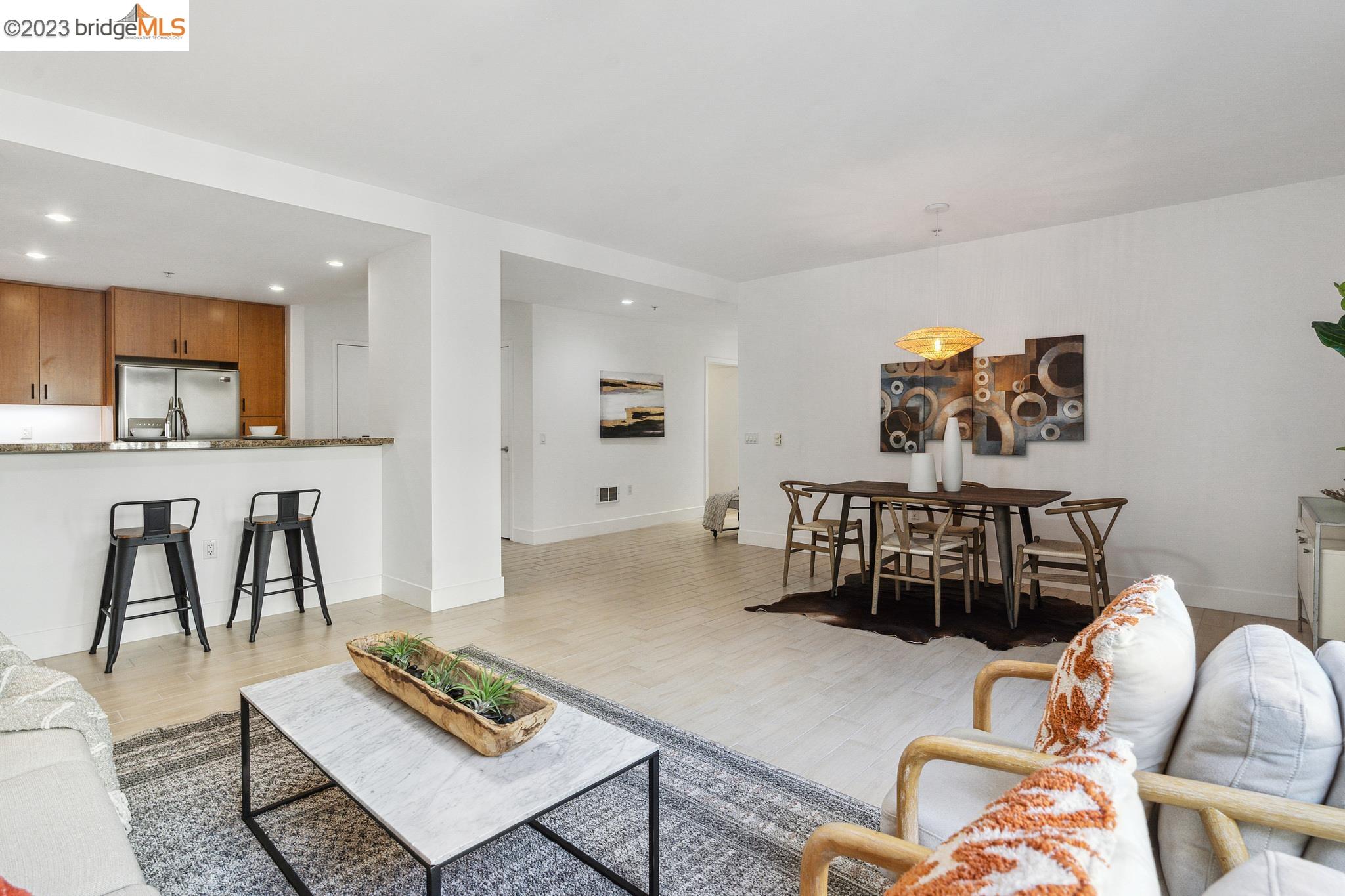 438 W Grand Ave # 520