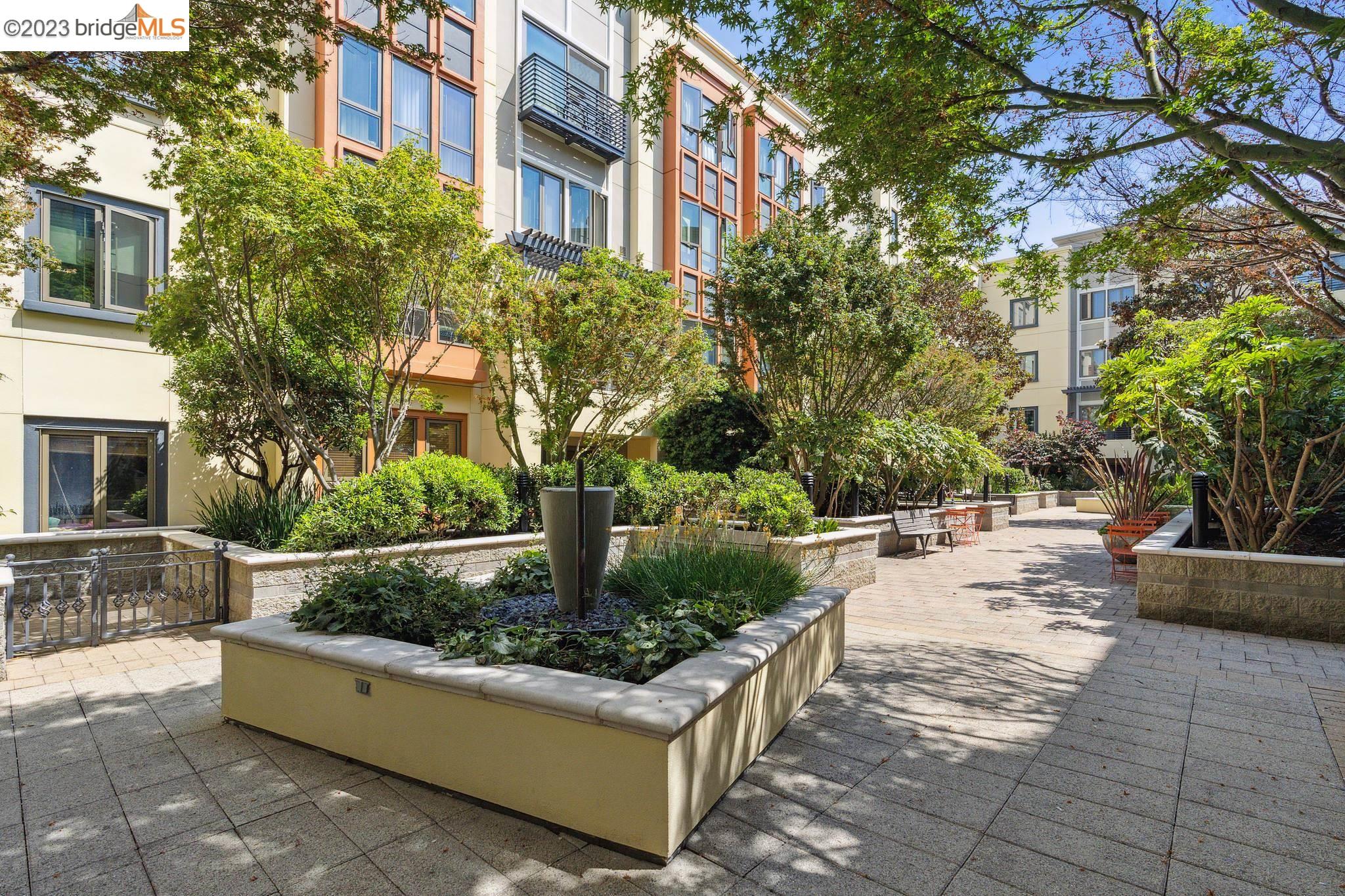 438 W Grand Ave # 520