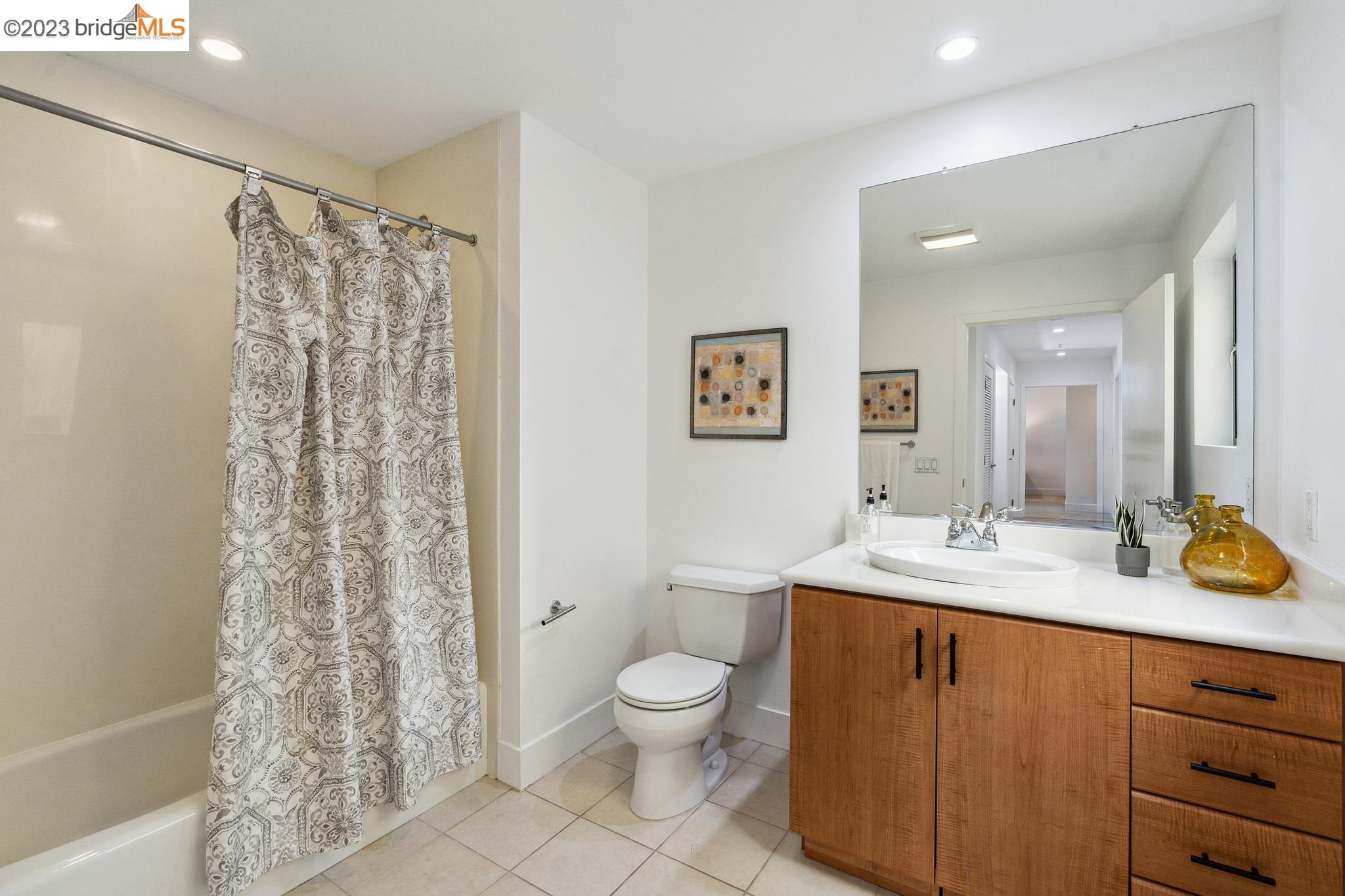 438 W Grand Ave # 520