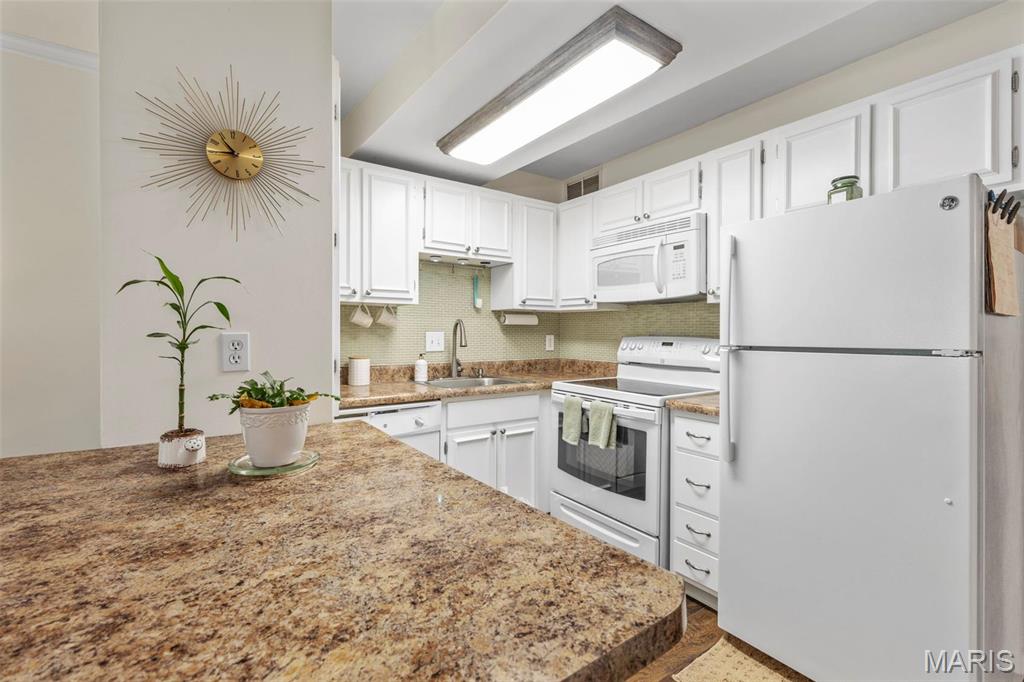 321 Barrington Square Unit: D