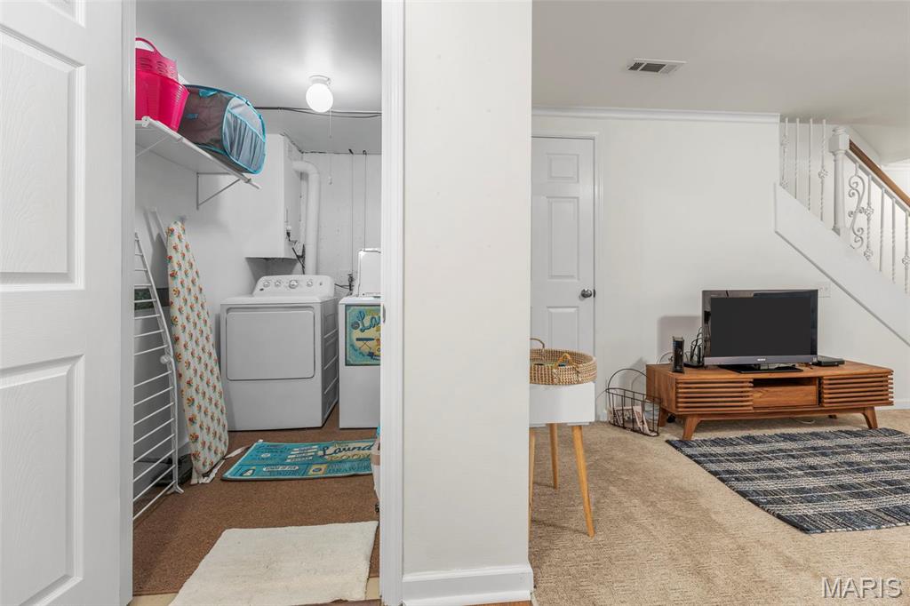 321 Barrington Square Unit: D