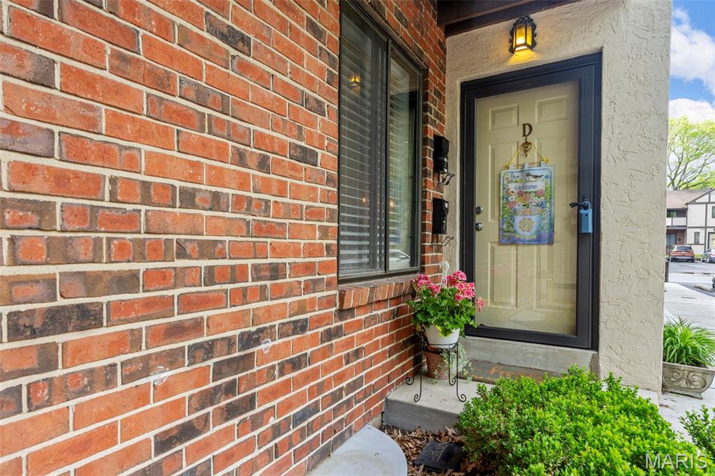 321 Barrington Square Unit: D